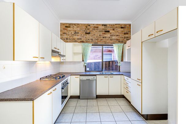 Spacious Family Home! - Photo 1