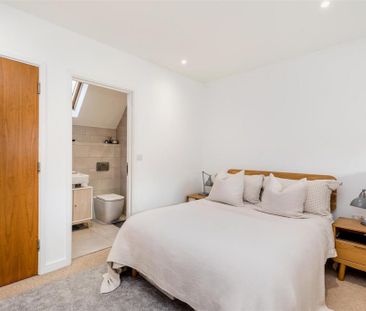 3 bedroom end of terrace house to rent - Photo 3