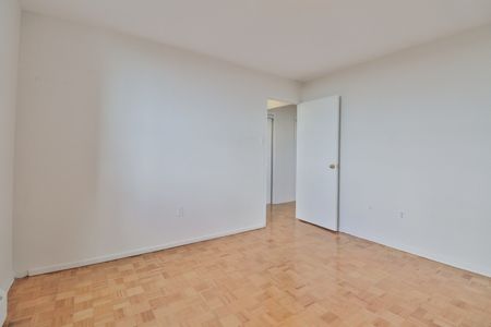 1 Bedroom - Photo 2