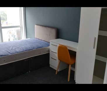 3 Bed Flat, Fox St, L3 - Photo 2