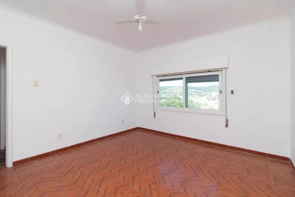 Casa com 3 quartos e 298m² para alugar em Medianeira, Porto Alegre. - Photo 1
