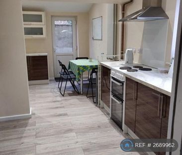 1 bedroom in a house share to rent - Photo 3