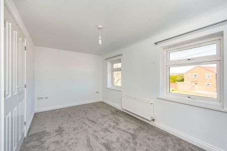 2 bedroom semi-detached house to rent - Photo 5