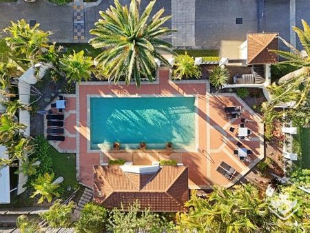 A Peaceful, Comfortable & Fully Renovated Townhouse in Ashmore - Photo 5