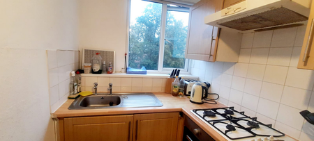 1 bedroom in a flat share to rent - Photo 5