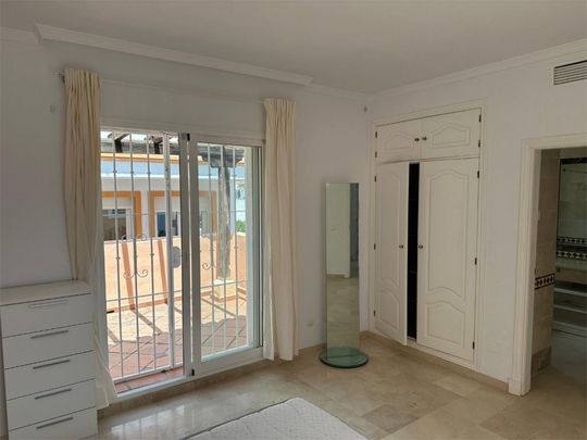 Casa adosada de alquiler en Urbanización Aloha Lake, 20, Los Naranjos - Photo 1