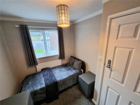 1 bedroom in a house share to rent - Photo 3