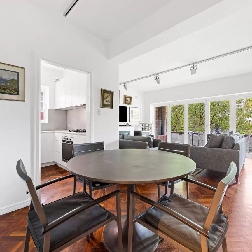 CHARMING FULLY FURNISHED 3 BEDROOM RESIDENCE IN PRIME ELIZABETH BAY LOCATION - Photo 1