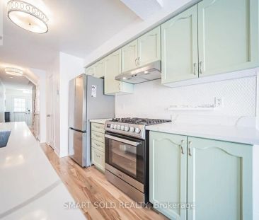 28 TARA CRESCENT - Photo 1