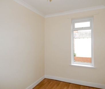 3 bed flat to rent in Chichester Road, South Shields, NE33 - Photo 2