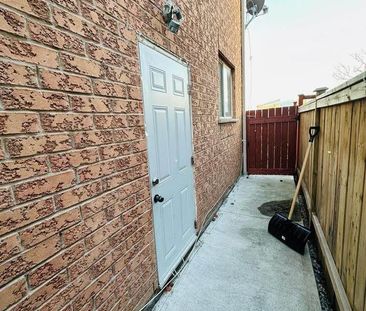 For Lease - 548 Garden Walk (Lower) Walk, Mississauga, Ontario - Photo 2