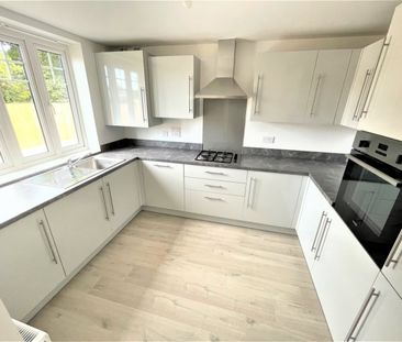 A 3 Bedroom Semi-Detached House Instruction to Let in Bexhill On Sea - Photo 2