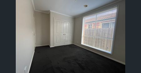SPACIOUS HOUSE IN PRIME LOCATION - Photo 3