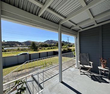 Riverside Retreat: 2-Bedroom Home with Stunning Views - Huntly - Photo 5