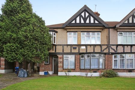 Hedgeley, Woodford Avenue, Ilford IG4 - Photo 4