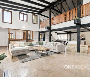 EXPANSIVE FAMILY LIVING WITH CAPTIVATING WATER VIEWS - Photo 1