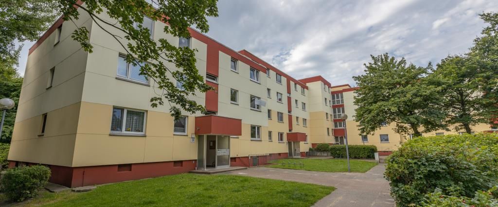 großzügig geschnittene 3-Zimmer Erdgeschosswohnung mir Balkon - Photo 1