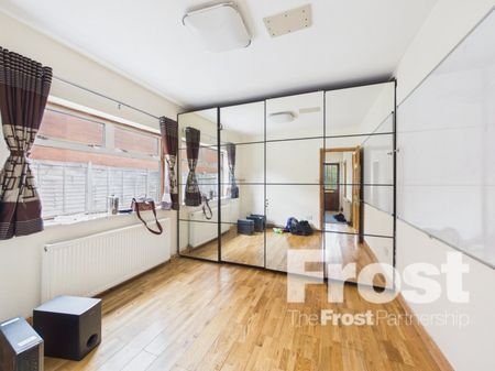London Road, Slough, Berkshire,SL3 - Photo 2