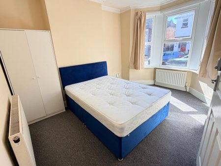 4 bedroom terraced house to rent - Photo 2