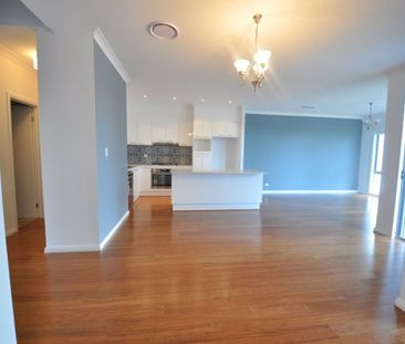 Lovely two storey home. - Photo 3