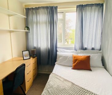 6 Bed Student Accommodation - Photo 2