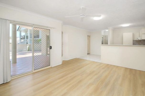 Prestigious 2-Bedroom Residence with Courtyard in Prime Yeronga Location - Photo 1