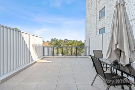 Bright & Stylish Renovated Studio Apartment With A Large Alfresco Terrace - Photo 2