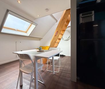 Domicilie verplicht: bemeubelde studio met mezzanine te huur - Photo 3