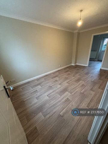 2 bedroom semi-detached house to rent - Photo 2