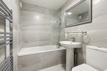 Garratt Lane, London, SW18 - Photo 5