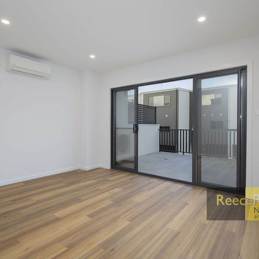 5/8 Livistonia Circuit, Waratah West - Photo 1