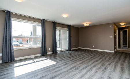 57 Mckenzie, Steinbach, MB - Photo 2