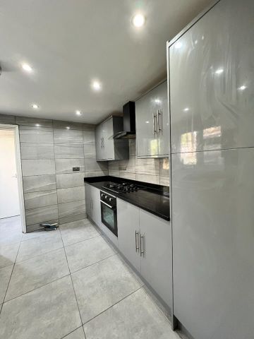 Room in a Shared House, Stirling Road, E13 - Photo 2