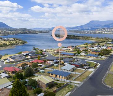 Modern Family Home - Photo 2