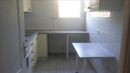 Appartement 3 pièces 79m2 MARSEILLE 8EME 1 031 euros - Photo 3