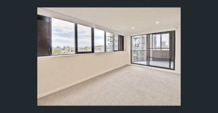 Generously Sized & Ultra Modern Apartment. - Photo 3