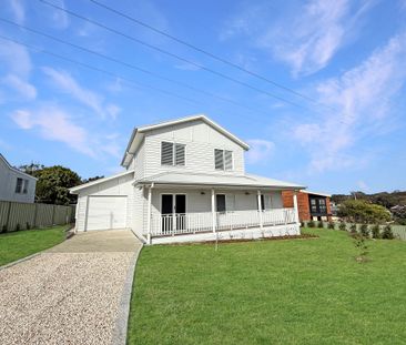 HAMPTON STYLE HOME WITH A TOUCH OF ELEGANCE - Photo 4