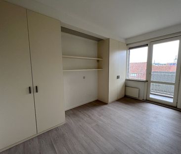 APPARTEMENT (102m²) MET 2 SLAAPKAMERS IN CENTRUM IEPER - Photo 3