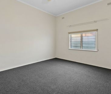 Retro Charm with Space to Make It Your Own - Photo 5