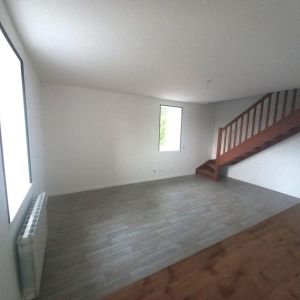 Location Appartement à ST JEAN DE BOURNAY - Photo 1