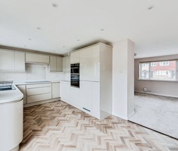 Manor Crescent - Photo 1