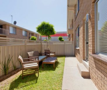 Convenient Central Apartment - Photo 4