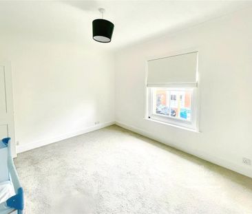 2 bedroom semi-detached house to rent - Photo 6