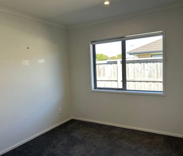 Three Bedroom Home - Photo 2