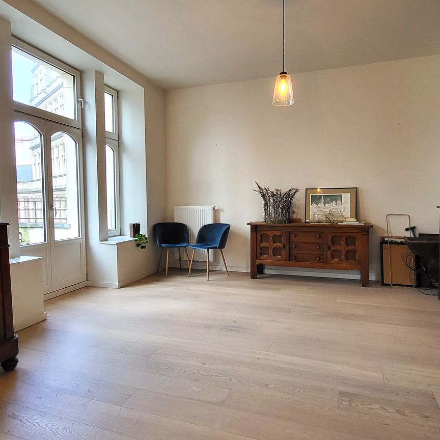 Prachtig energiezuinig appartement met 2 slaapkamers en zonnig balkon, in het centrum van de Stad Gent. - Photo 1
