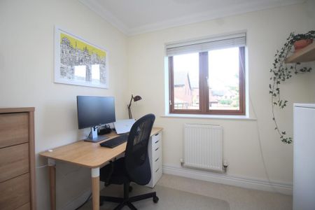 4 bedroom detached house to rent - Photo 2