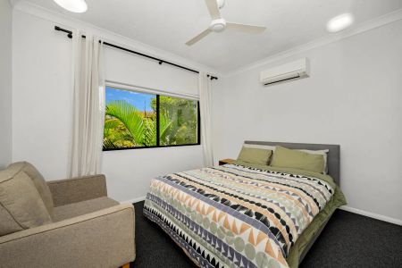 Modern 2-Bedroom Unit with Pool – Close to City and The Strand - Photo 2