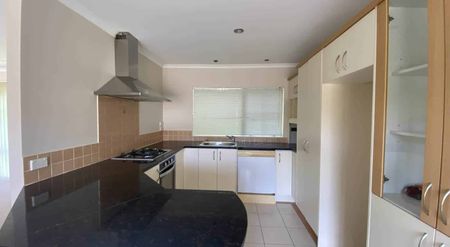 Beautiful Three-Level Family Home in a Conveni... - Photo 2