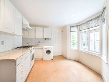 A lovely two bedroom flat located in the heart of Battersea - Photo 5