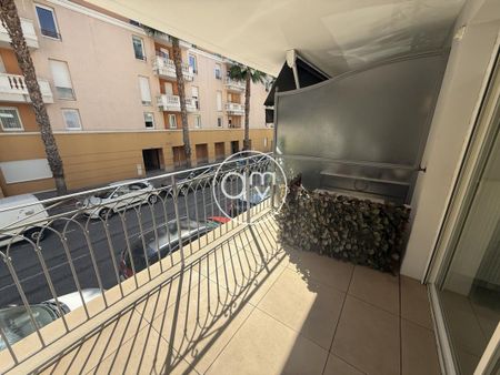 Location Appartement 2 pièces 43m² HYERES 83400 - Photo 4